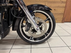 2020 Harley-Davidson® CVO™ Tri Glide® Black Stardust w/ Magnetic Gray & Wicked Red FLHTCUTGSE thumb 1