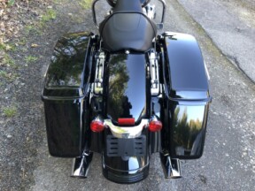 2023 Harley-Davidson® Road Glide® Vivid Black thumb 1