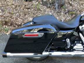 2023 Harley-Davidson® Road Glide® Vivid Black thumb 2