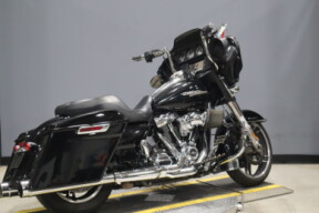 2018 Harley-Davidson® Street Glide® FLHX thumb 1