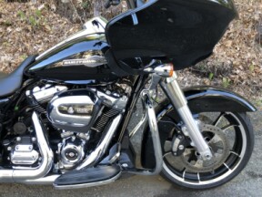 2023 Harley-Davidson® Road Glide® Vivid Black thumb 3