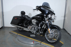 2012 Harley-Davidson CVO Street Glide FLHXSE thumb 2