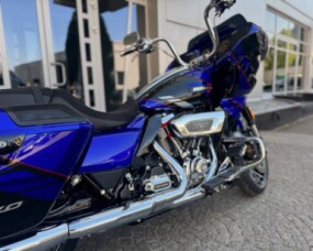 2026 Harley-Davidson® CVO™ Road Glide™ Blue Streak thumb 2
