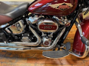 2023 Harley-Davidson® Heritage Classic Heirloom Red Fade thumb 2