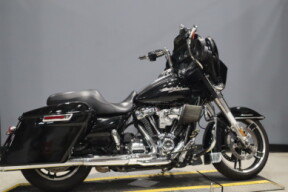 2018 Harley-Davidson® Street Glide® FLHX thumb 2