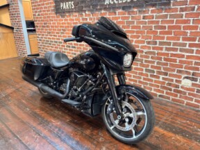 FLHX 2024 Street Glide® thumb 2