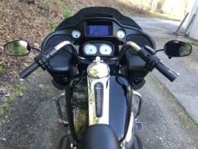 2023 Harley-Davidson® Road Glide® Vivid Black thumb 0