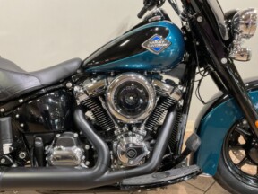 2026 Harley-Davidson® Heritage Classic Teal Thunder / Vivid Black Black Cast Wheels FLHC thumb 3