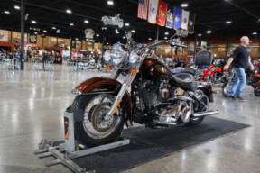 FLSTN 2009 Softail® Deluxe thumb 1