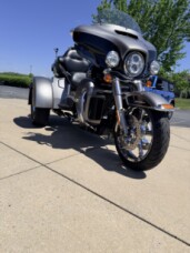 2016 H-D  FLHTCUTG Tri Glide® Ultra 103ci thumb 1