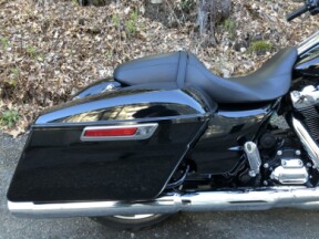 2023 Harley-Davidson® Road Glide® Vivid Black thumb 2