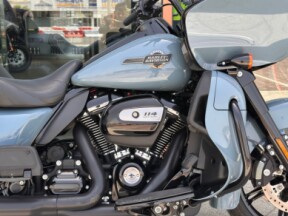 2024 Harley-Davidson® Road Glide™ Limited Sharkskin Blue thumb 3