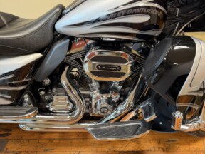 2015 Harley-Davidson® CVO™ Street Glide® Two-Tone Hard Candy Mercury/Smoky Quartz Flames thumb 2
