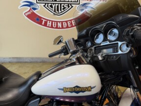 2011 Harley-Davidson® Electra Glide® Ultra Limited Two-Tone White Ice Pearl/Black Ice Pearl thumb 3