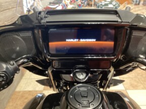 2026 Harley-Davidson® Street Glide 3 Limited Vivid Black Black Trim thumb 1