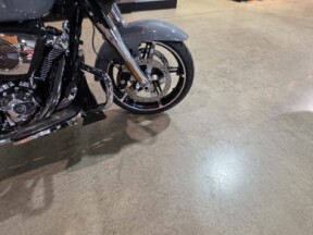 FLHX 2024 Street Glide® thumb 3