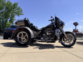 2016 H-D  FLHTCUTG Tri Glide® Ultra 103ci thumb 0