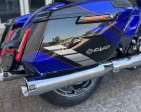 2026 Harley-Davidson® CVO™ Road Glide™ Blue Streak thumb 0