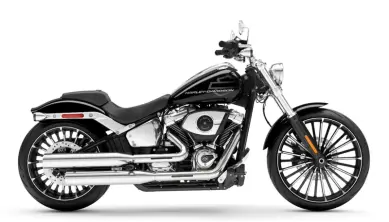 2026 Harley-Davidson® Breakout® Vivid Black Chrome Trim