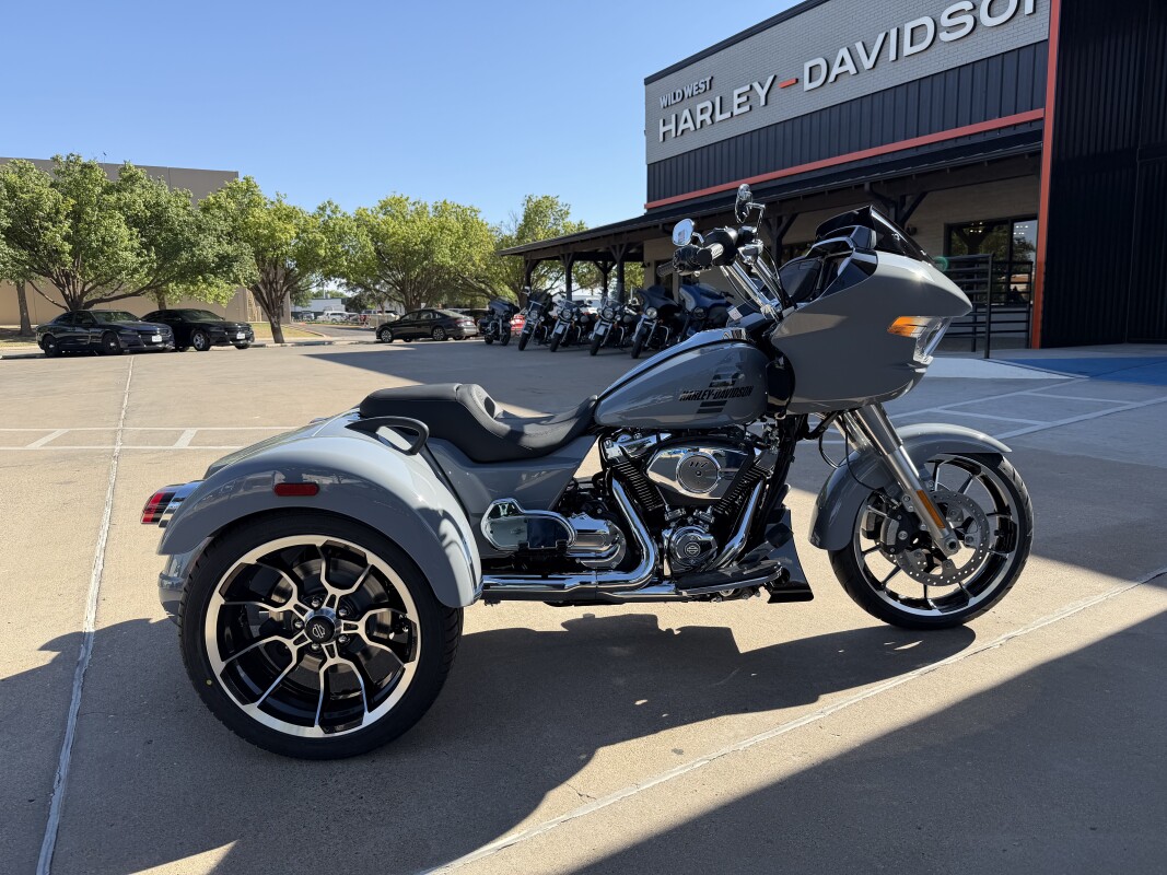 2026 Harley-Davidson® Road Glide 3 Dark Billiard Gray