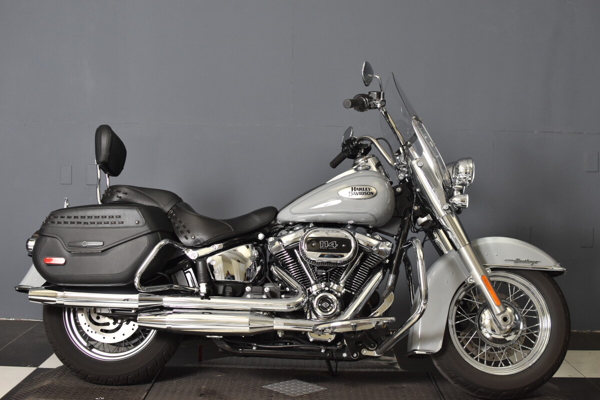 2024 Harley-Davidson® Heritage Classic Billiard Gray FLHC | Desert