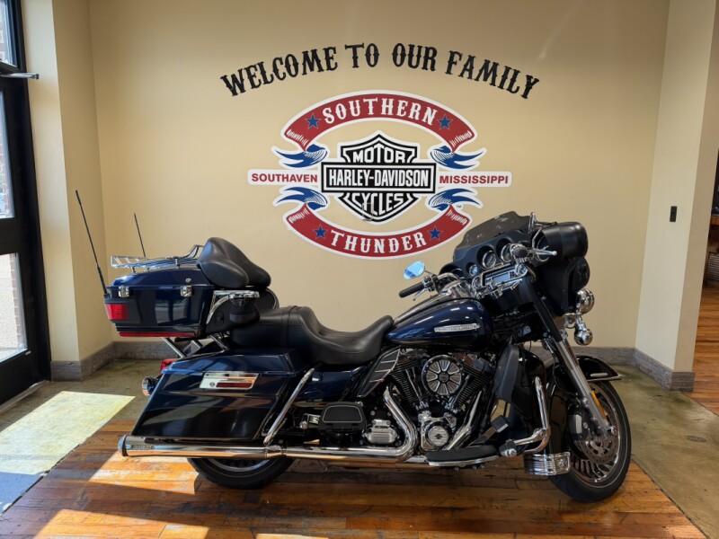 2012 Harley-Davidson® Electra Glide® Ultra Limited Big Blue Pearl/Vivid Black
