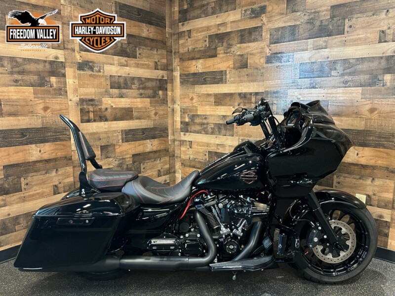 2018 Harley-Davidson® Road Glide® Special Vivid Black FLTRXS