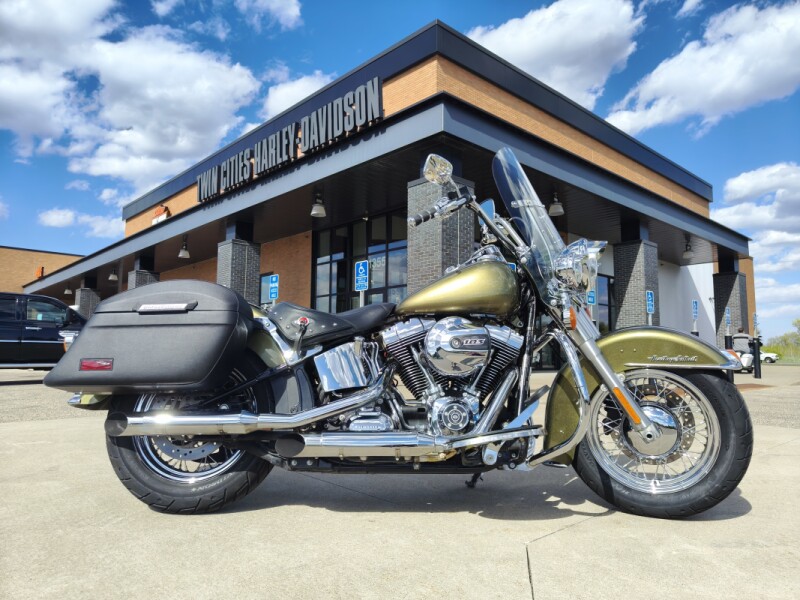 2016 Harley-Davidson® Heritage Softail® Classic Olive Gold