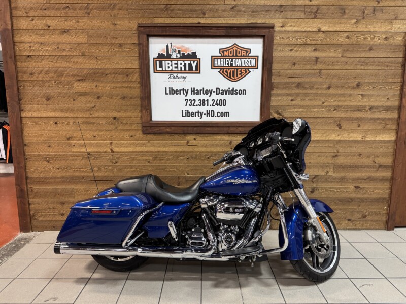 2017 Harley-Davidson® Street Glide® Special Superior Blue FLHXS