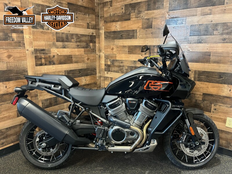2026 Harley-Davidson® Pan America® 1250 Special Vivid Black Black Laced Wheels RA1250S