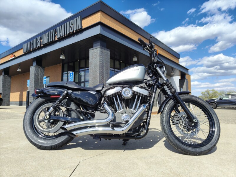 2012 Harley-Davidson® Nightster® Two-Tone Midnight Pearl/Brilliant Silver Pearl
