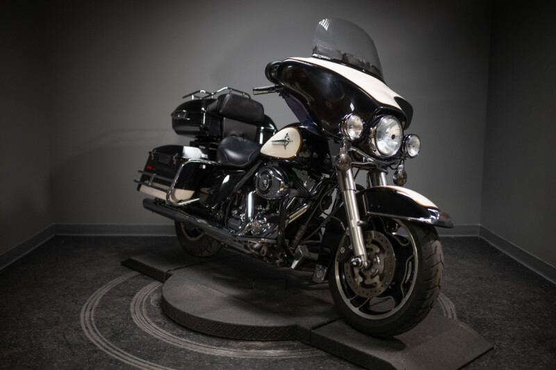  2011 Police Electra Glide® (FLHTP)