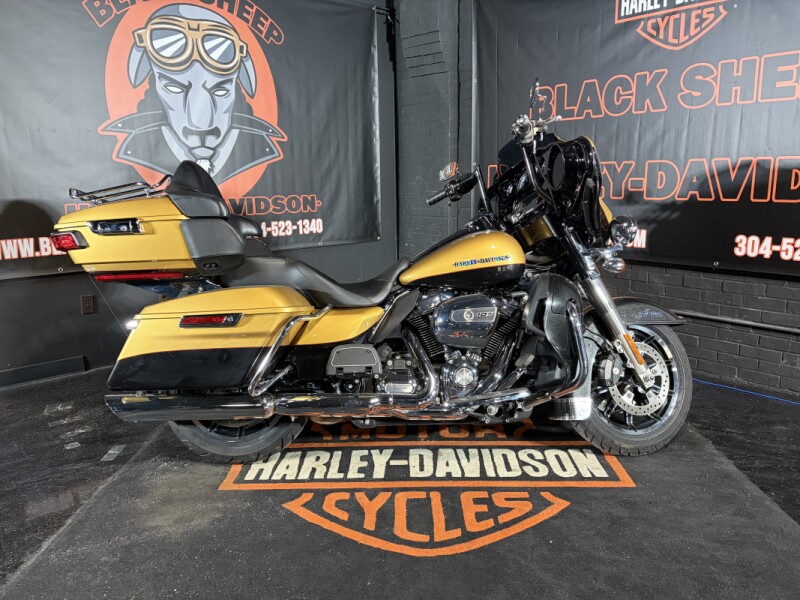 2017 Harley-Davidson® Ultra Limited FLHTK