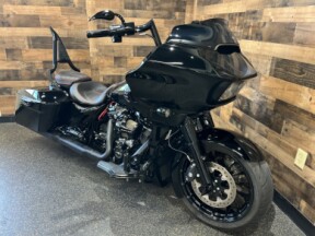 2018 Harley-Davidson® Road Glide® Special Vivid Black FLTRXS thumb 3