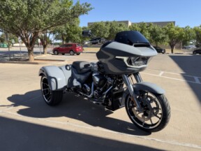 2026 Harley-Davidson® Road Glide 3 Dark Billiard Gray thumb 2