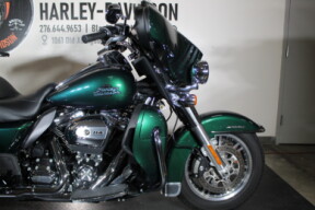 2021 Harley-Davidson® Tri Glide® Ultra FLHTCUTG thumb 2