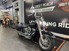 2020 Harley-Davidson® Heritage Classic 107 Vivid Black thumb 3