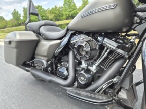 FLHXS 2019 Street Glide® Special thumb 3