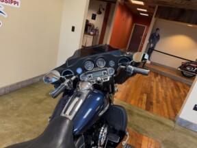 2012 Harley-Davidson® Electra Glide® Ultra Limited Big Blue Pearl/Vivid Black thumb 1