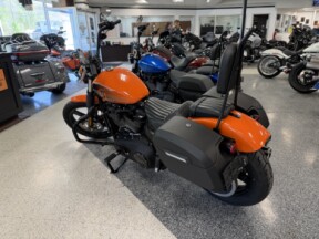 2024 Harley-Davidson® Street Bob® 114 Baja Orange thumb 1