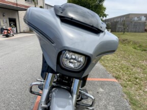 2026 Harley-Davidson® Street Glide® FLHX thumb 3