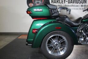 2021 Harley-Davidson® Tri Glide® Ultra FLHTCUTG thumb 3