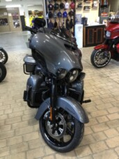 2021 Harley-Davidson® Ultra Limited Gauntlet Gray Metallic - Black Finish thumb 2