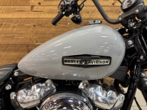 2026 Harley-Davidson® Street Bob® Dark Billiard Gray Chrome Laced Wheels FXBB thumb 3