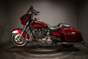 2017 Street Glide® Special (FLHXS) thumb 2