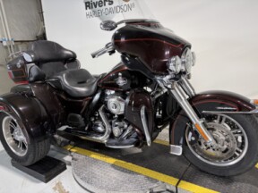 2011 Harley-Davidson® Tri Glide™ Ultra Classic® Two-Tone Merlot Sunglo/Vivid Black thumb 2