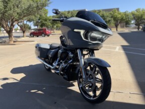 2026 Harley-Davidson® Road Glide® Dark Billiard Gray Chrome Trim thumb 2