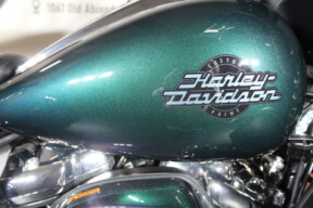 2021 Harley-Davidson® Tri Glide® Ultra FLHTCUTG thumb 1