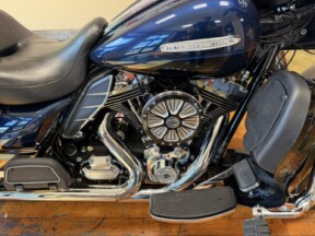 2012 Harley-Davidson® Electra Glide® Ultra Limited Big Blue Pearl/Vivid Black thumb 2