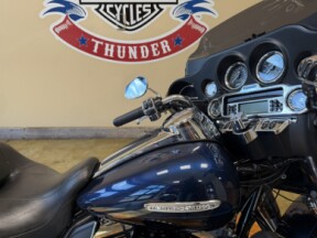 2012 Harley-Davidson® Electra Glide® Ultra Limited Big Blue Pearl/Vivid Black thumb 3